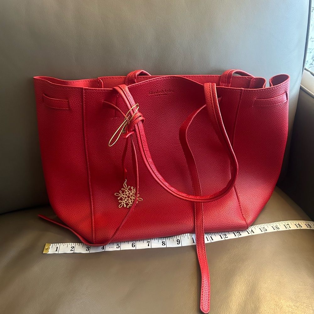 Elizabeth Arden Vibrant Red ❤️♥️Bucket and Tote Bag - Picture 15 of 17
